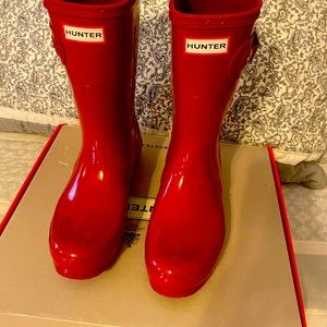 Hunter Red size 9 short, rain boots.